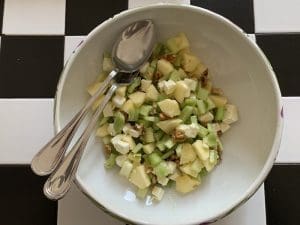 insalata di sedano mele noci fe eta -ingredienti e preparazione