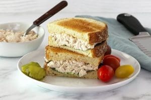 come preparare un crostone con crema di pollo avanzato e verdure