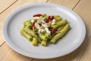 Pasta tricolore con baccelli di piselli – ingredienti e preparazione